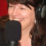 Bea presenteert een gezondheids radioprogramma